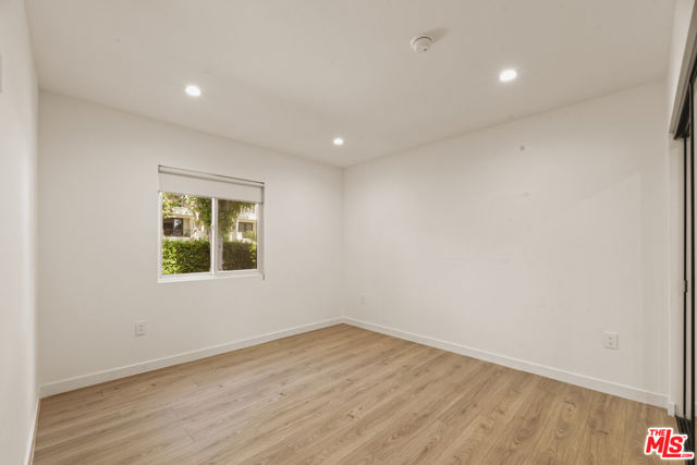 751 N Alfred Street, Los Angeles CA: https://media.crmls.org/mediaz/b6ccf60d-a8e5-4d81-b15c-6ed68314cc45.jpg