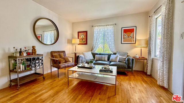 2403 Ocean Avenue, Venice CA: https://media.crmls.org/mediaz/b6cd56fa-1895-47f7-a741-be6b48cdc948.jpg