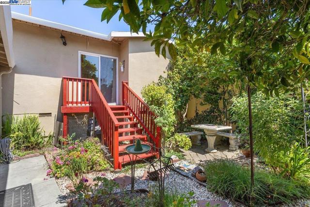 357 Melven Ct, San Leandro CA: https://media.crmls.org/mediaz/b6ce4484-ff40-4de6-87c1-81afab8cca60.jpg