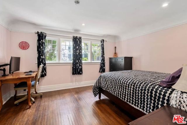 541 S Coronado Street, Los Angeles CA: https://media.crmls.org/mediaz/b6ce4d7a-1984-45d4-97d8-b228fa306c75.jpg