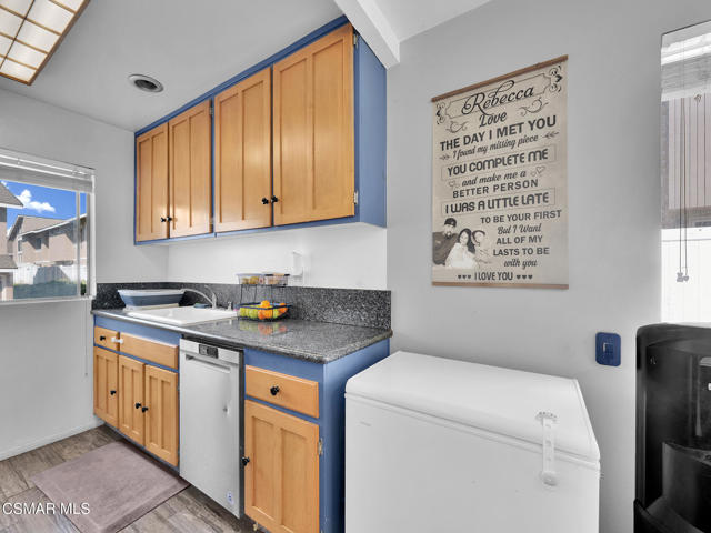 91 Cabrillo Court, Santa Paula CA: https://media.crmls.org/mediaz/b6ce4e3b-7515-4f10-b01c-53c8ab62cea1.jpg