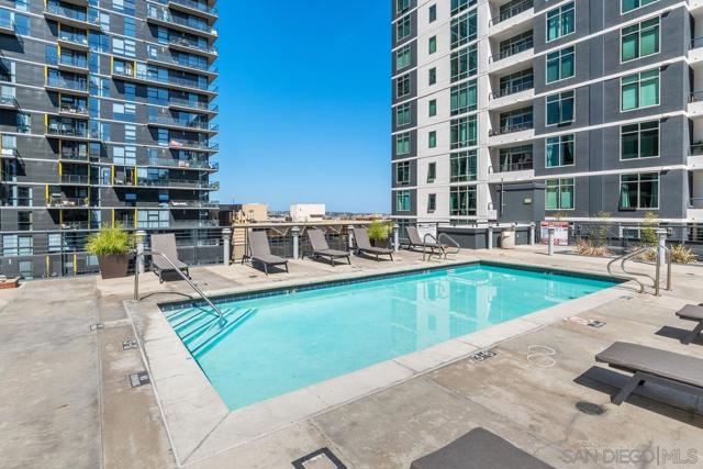 425 W Beech St, San Diego CA: https://media.crmls.org/mediaz/b6cf072d-d2f7-49a7-bf55-7e0349aad115.jpg