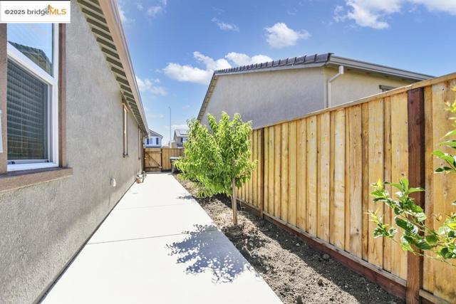 5424 Nimis Way, Antioch CA: https://media.crmls.org/mediaz/b6cf2173-6635-4a79-8243-7fd989678aa1.jpg