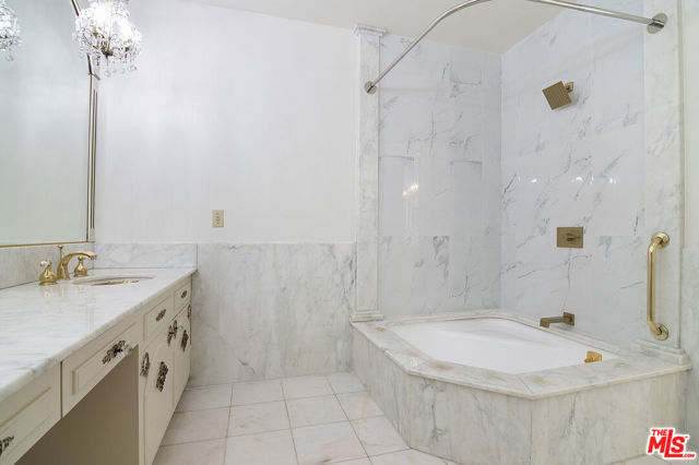 180 N Highland Avenue, Los Angeles CA: https://media.crmls.org/mediaz/b6cf2340-e056-43ff-95d1-f919c033bcc0.jpg