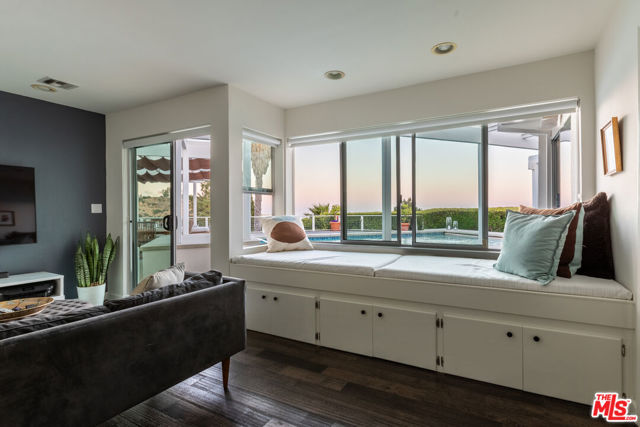 2224 Hercules Drive, Los Angeles CA: https://media.crmls.org/mediaz/b6cf2ef4-bb11-4cb7-bd17-a05194868379.jpg