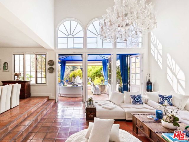 2113 Stoney Hill Road, Los Angeles CA: https://media.crmls.org/mediaz/b6cf5d98-9c12-479d-8b21-5067586f3c2e.jpg