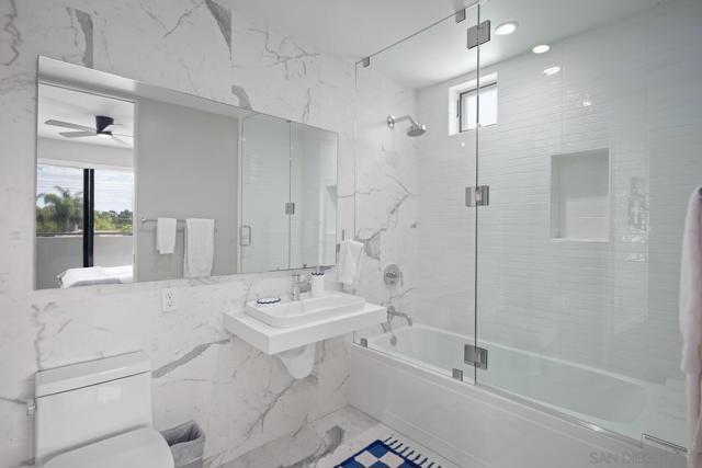 1014 5th St, Coronado CA: https://media.crmls.org/mediaz/b6cfa484-c642-4f62-9434-f991a638ab51.jpg