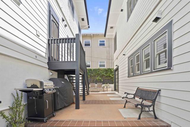 Image 10 of 23 For 2070 3rd Avenue