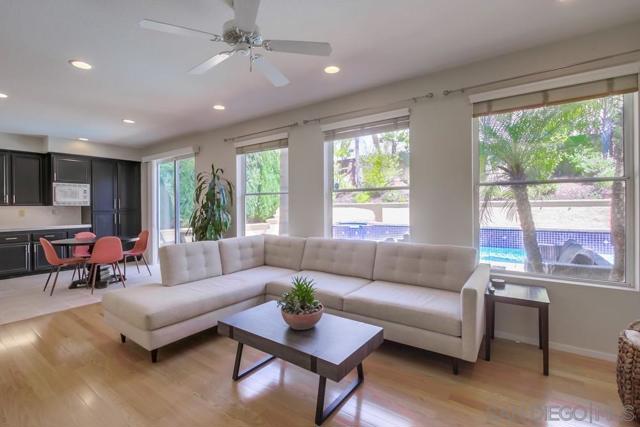 11523 Sun Ray Ct, San Diego CA: https://media.crmls.org/mediaz/b6d0050f-7c8a-45ce-8276-96caf947eaa0.jpg
