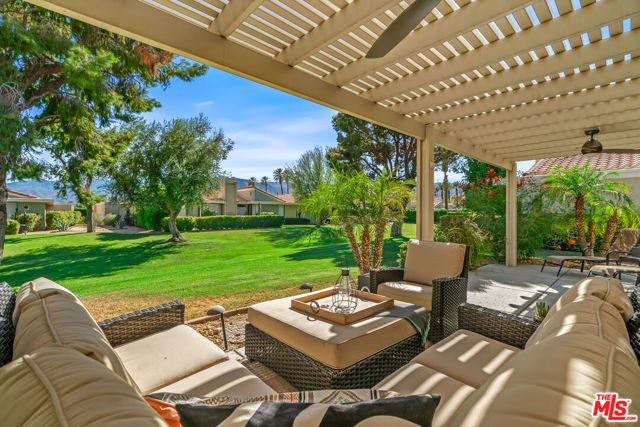 72305 Rodeo Way, Rancho Mirage CA: https://media.crmls.org/mediaz/b6d0ff77-5ed7-412a-bbf8-ed61ca006fad.jpg