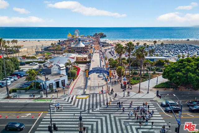 1101 Lincoln Boulevard, Santa Monica CA: https://media.crmls.org/mediaz/b6d1ab2c-984a-4628-9915-0dbfee44ca22.jpg