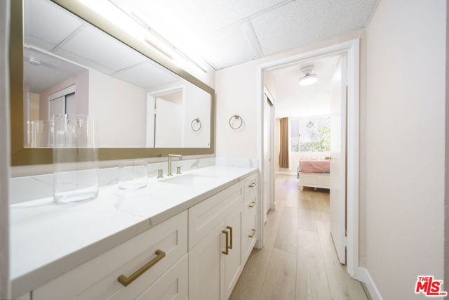 421 S La Fayette Park Place, Los Angeles CA: https://media.crmls.org/mediaz/b6d1b997-e28d-48ee-83d3-604ab5783f8a.jpg