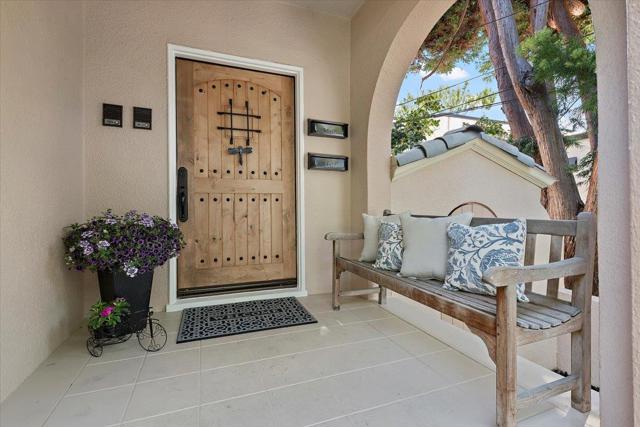1107 Palm Avenue, San Mateo CA: https://media.crmls.org/mediaz/b6d26e93-cf33-4878-8bc1-23d590691c3b.jpg
