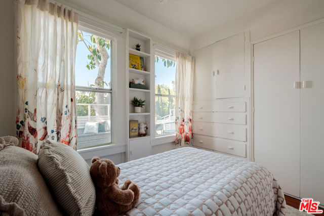 2326 Hidalgo Avenue, Los Angeles CA: https://media.crmls.org/mediaz/b6d2a70c-4d6e-4ac4-8493-595f3a9e0b37.jpg