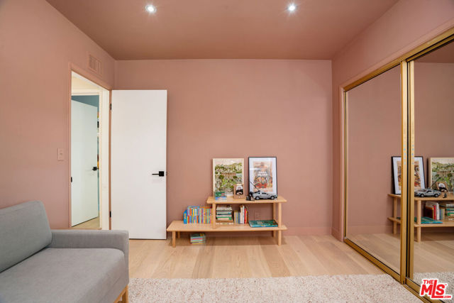 1741 Golf Club Drive, Glendale CA: https://media.crmls.org/mediaz/b6d2d6aa-9b0a-464d-95ba-2e91c438ffa2.jpg
