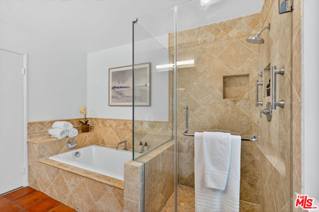 311 Bora Bora Way, Marina del Rey CA: https://media.crmls.org/mediaz/b6d2f41d-5b1a-46bc-b502-b790c60c5ddf.jpg