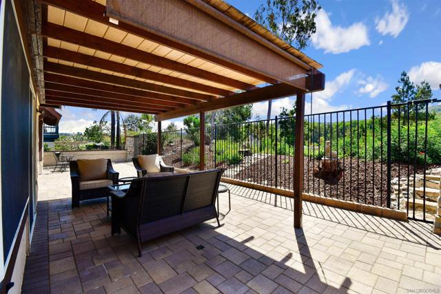 13957 Royal Melbourne Sq, San Diego CA: https://media.crmls.org/mediaz/b6d337fe-e5ec-41d8-a1aa-6258d28444e4.jpg