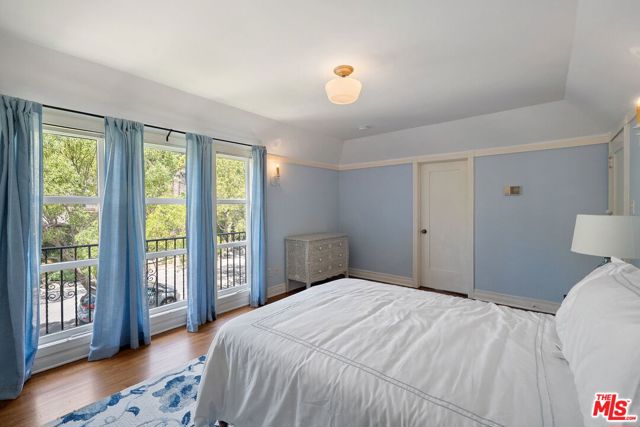 504 24Th Street, Santa Monica CA: https://media.crmls.org/mediaz/b6d3526b-3d80-4771-b930-ddfacecd73b8.jpg