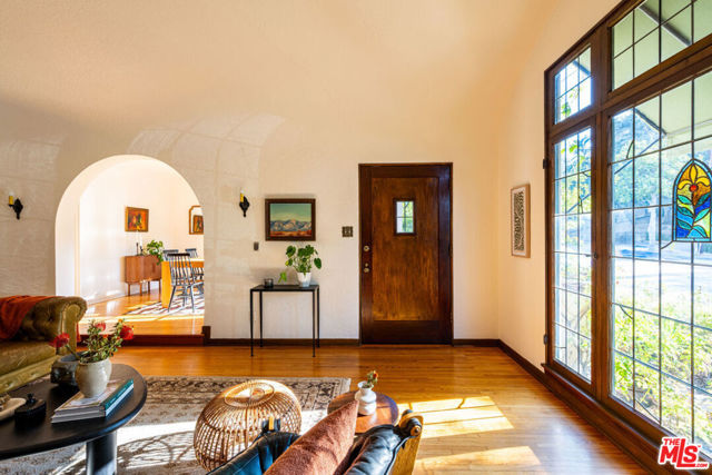 1117 N Avenue 64, Los Angeles CA: https://media.crmls.org/mediaz/b6d39468-5af6-451d-8154-de1ffcbc77ab.jpg