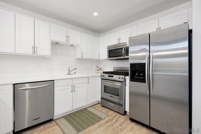 317 Pine Ave, Carlsbad CA: https://media.crmls.org/mediaz/b6d3e4d2-fe13-40e4-ab1c-222029db79f2.jpg