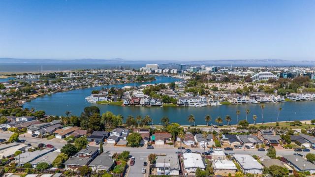 1633 Roberta Drive, San Mateo CA: https://media.crmls.org/mediaz/b6d42677-cd20-4329-b961-5b3519130e5c.jpg