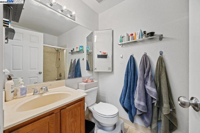 21000 Ocean View Dr, Hayward CA: https://media.crmls.org/mediaz/b6d43812-27aa-49d1-8f3b-ff0bbad1d8be.jpg