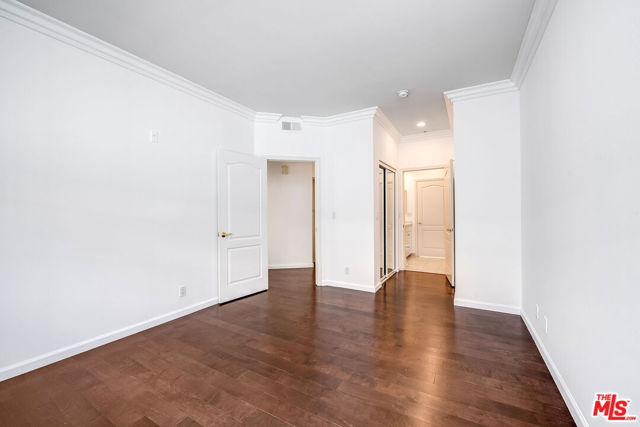 10630 Eastborne Avenue, Los Angeles CA: https://media.crmls.org/mediaz/b6d451a8-95a6-4e5a-8064-1767504ed643.jpg