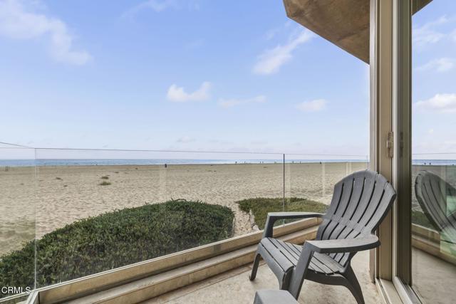 3629 Ocean Drive, Oxnard CA: https://media.crmls.org/mediaz/b6d49618-3987-4360-a687-094aae24fcd2.jpg