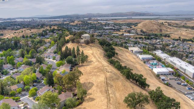 2617 Star Tree Ct., Martinez CA: https://media.crmls.org/mediaz/b6d5243a-8a95-496b-a0c5-2714786ae393.jpg