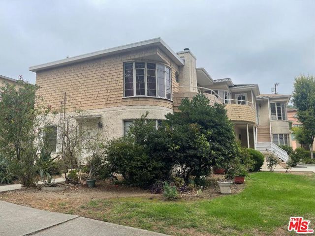 3757 Los Feliz Boulevard, Los Angeles CA: https://media.crmls.org/mediaz/b6d531db-5cb1-499e-80e0-0bd48b2cb242.jpg