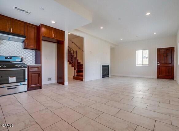 3837 Bentley Ave. Avenue, Culver City CA: https://media.crmls.org/mediaz/b6d56f8a-623c-4aca-b160-a3f06cc15479.jpg