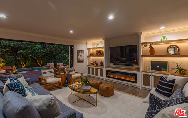 5 Bed Home for Sale in Los Angeles, California