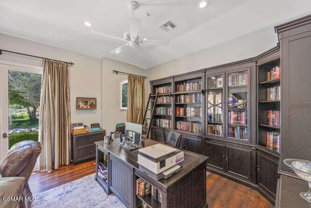 421 Whitegate Road, Thousand Oaks CA: https://media.crmls.org/mediaz/b6d58e60-961b-4bbe-95cb-22ec7c694fdb.jpg