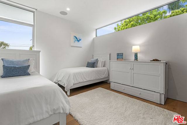 5738 Busch Drive, Malibu CA: https://media.crmls.org/mediaz/b6d636c4-807b-4845-923e-5912c6f5354f.jpg