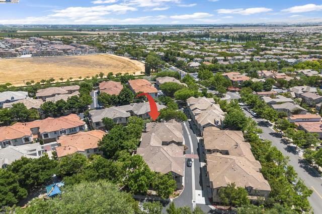 161 W Luna Loca Ln, Mountain House CA: https://media.crmls.org/mediaz/b6d719fb-7dd7-41b9-a6a3-da92dedb2b84.jpg