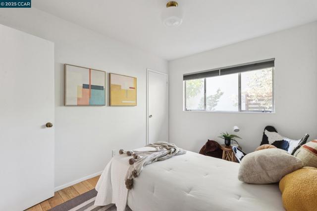 6653 Banning Dr, Oakland CA: https://media.crmls.org/mediaz/b6d7466c-cf66-4baa-a488-eee99d2a3908.jpg