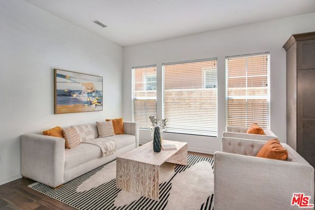 20659 W Beech Circle, Porter Ranch CA: https://media.crmls.org/mediaz/b6d7ffd2-66c4-4dca-b9a3-0477ac43bd18.jpg