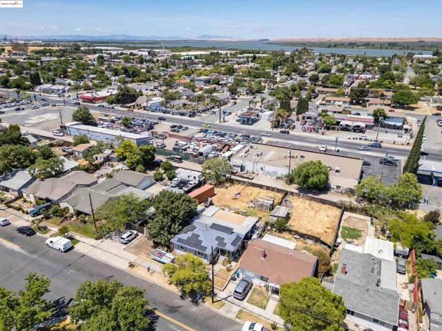 832 W 11Th St, Antioch CA: https://media.crmls.org/mediaz/b6d804f4-d294-4a02-b530-31b576fca3e5.jpg