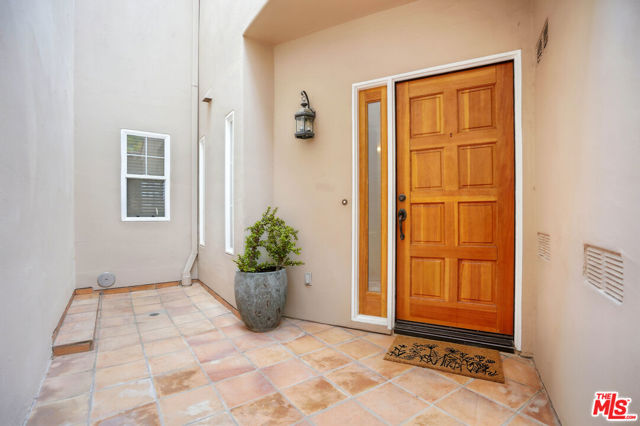 6440 Lunita Road, Malibu CA: https://media.crmls.org/mediaz/b6d8689a-649b-4f16-a6ad-f2ee424a11cb.jpg