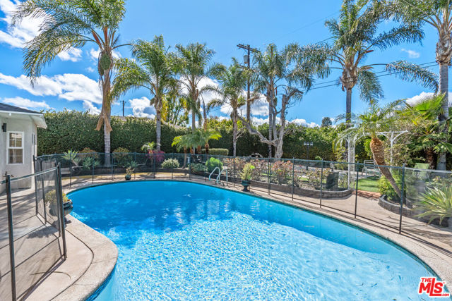 5159 Sophia Avenue, Encino CA: https://media.crmls.org/mediaz/b6d88675-dd17-4f70-bdfa-85cd510aca6c.jpg