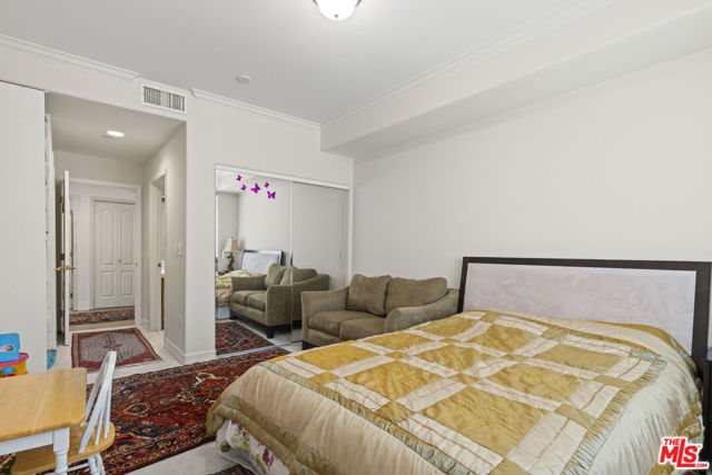1450 S Beverly Drive, Los Angeles CA: https://media.crmls.org/mediaz/b6d94277-8c91-40b3-9da8-d1141f126209.jpg