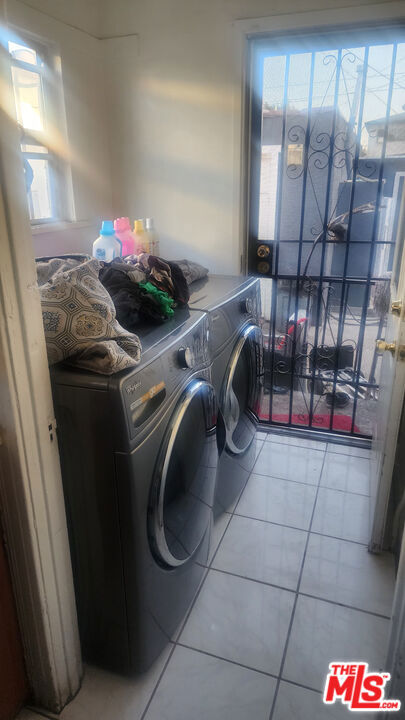 742 E 84th Place, Los Angeles CA: https://media.crmls.org/mediaz/b6d96a73-f42c-4082-9630-585fb8b72cbe.jpg