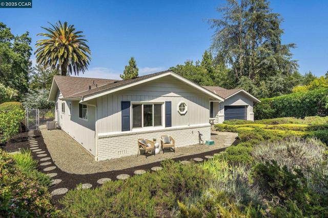 3402 Goyak Dr, Lafayette CA: https://media.crmls.org/mediaz/b6d9da70-aa9a-4071-a209-b0a9624f1fd4.jpg