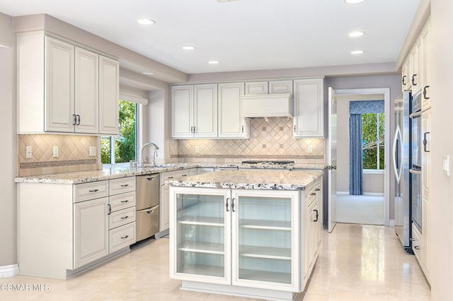 3041 Three Springs Drive, Westlake Village CA: https://media.crmls.org/mediaz/b6da1a5e-a556-404f-b02d-b0b7948dc52a.jpg