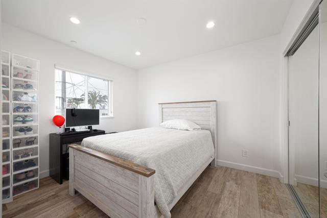 1215 17 Grand Ave, San Diego CA: https://media.crmls.org/mediaz/b6da3f30-ae53-471e-90f6-4ab90308daeb.jpg