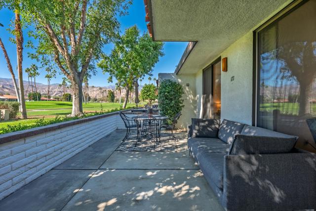 171 Avenida Las Palmas, Rancho Mirage CA: https://media.crmls.org/mediaz/b6da7eeb-854e-4682-a542-0aec7aba059e.jpg
