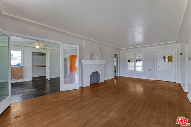2461 McCready Avenue, Los Angeles CA: https://media.crmls.org/mediaz/b6dacb59-66c0-4387-b7c2-10a7279beccf.jpg