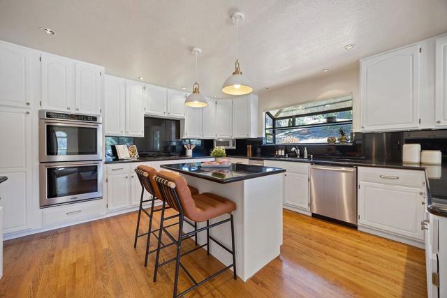 16 Niner Court, Redwood City CA: https://media.crmls.org/mediaz/b6daf477-0f56-4346-bdd7-d7044bdfa988.jpg