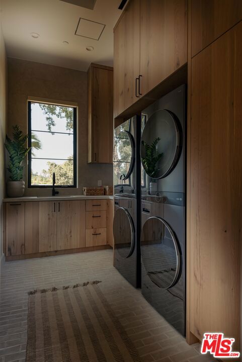 23346 Collins Street, Woodland Hills CA: https://media.crmls.org/mediaz/b6db53da-5ce4-40f6-83c6-5c7c9e4ce031.jpg