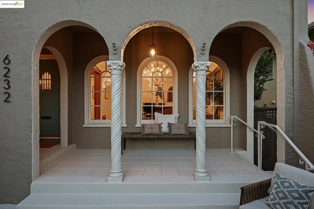 6232 Manoa St, Oakland CA: https://media.crmls.org/mediaz/b6db6f2f-becb-4047-a549-734fe06f3c1b.jpg